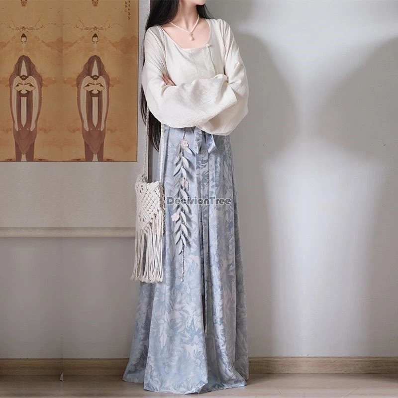 

Комплект ханьфу 2025 года в улучшенном китайском стиле династии Сун: жаккардовая блузка с длинными рукавами и круглым воротником, плиссированная юбка.