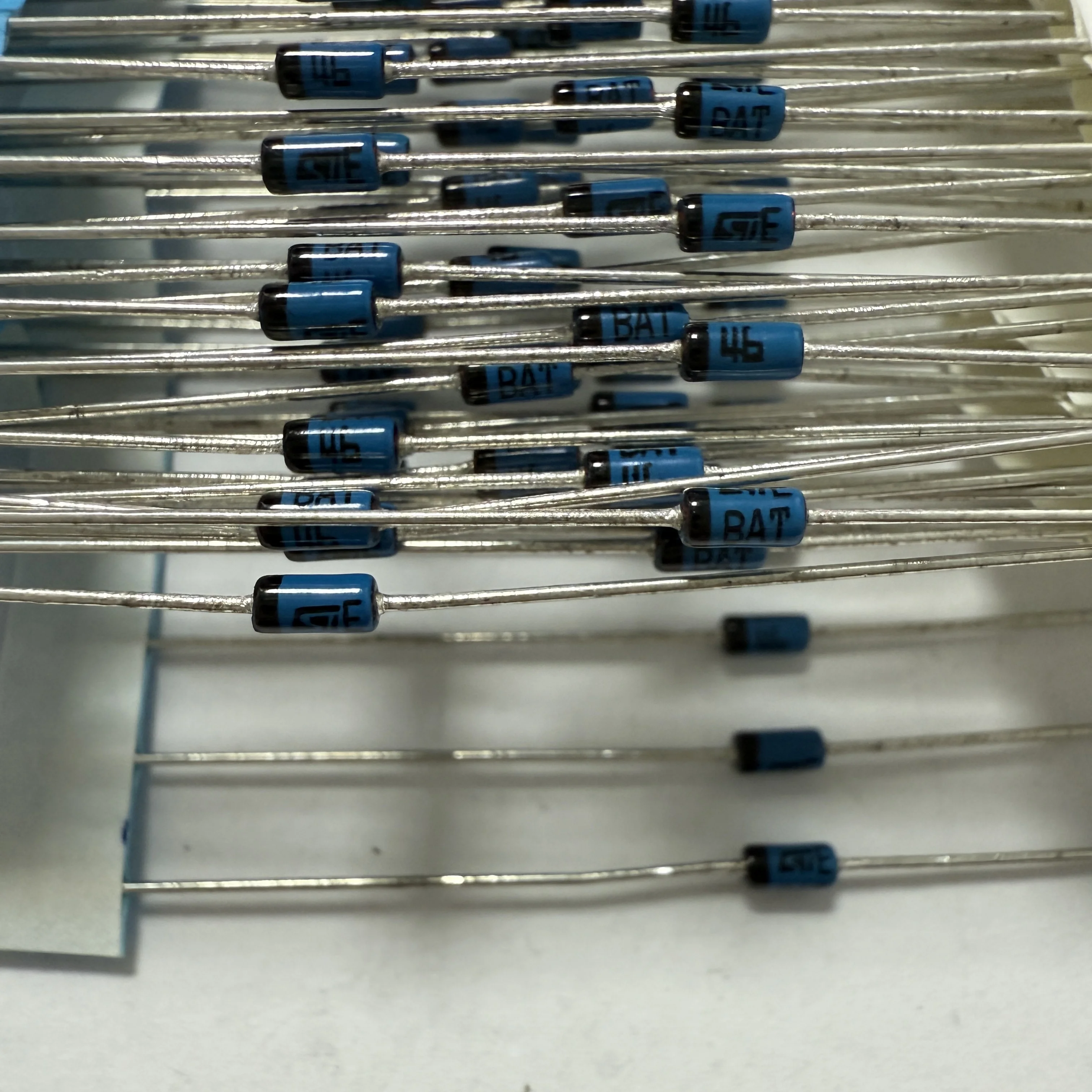 100PCS/LOT BAT46 (Schottky Diodes)