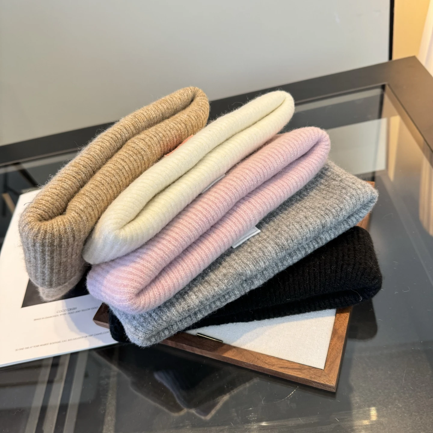 

Stylish New Knitted Hat / Unisex Winter Knitted Hat, Fashionable and Versatile, Making It A High-end Luxury Gift for Couples.