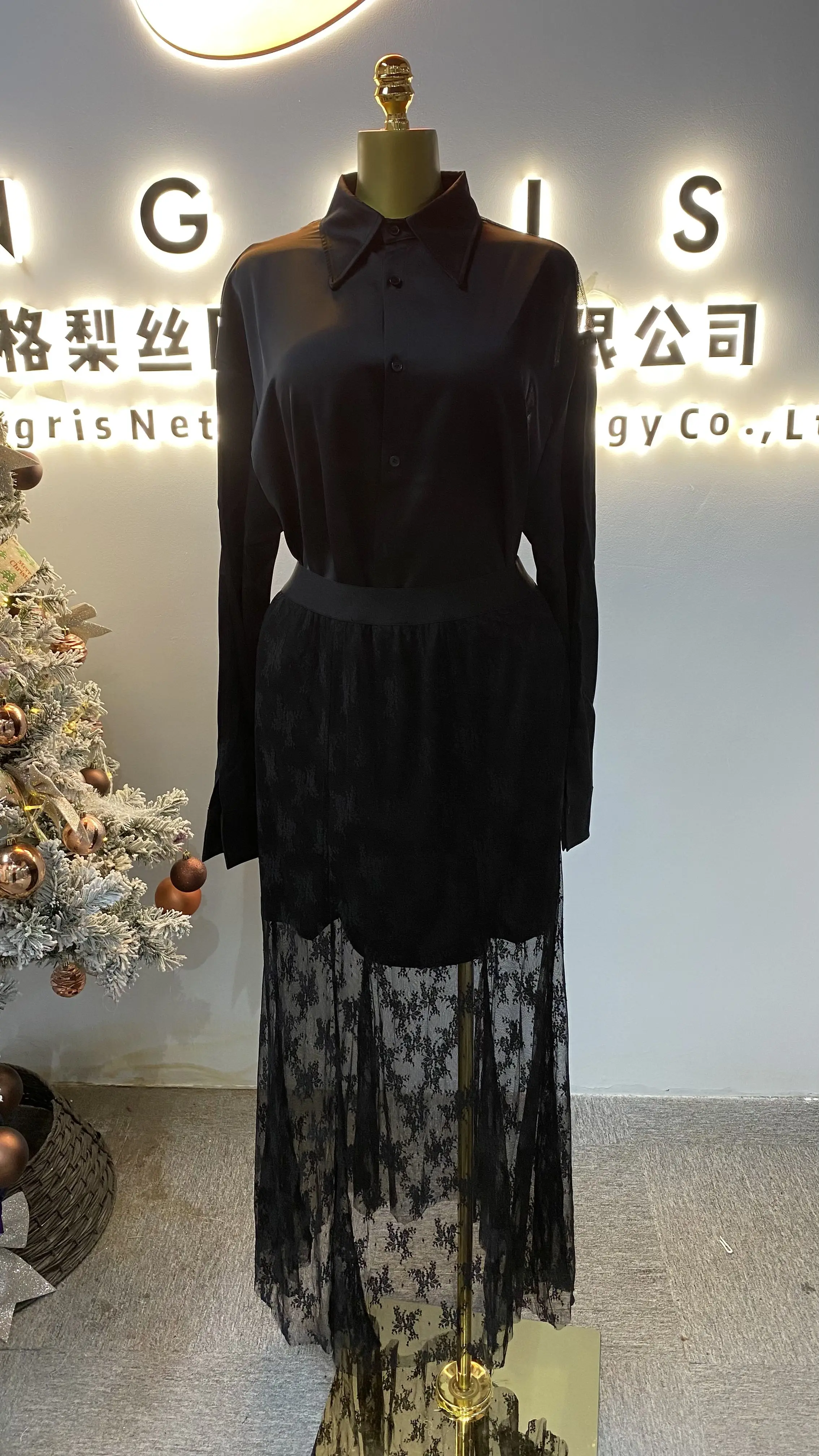 

Elegant and stylish V-neck long-sleeved pleated plus-size solid color women's party dress-GZXX132