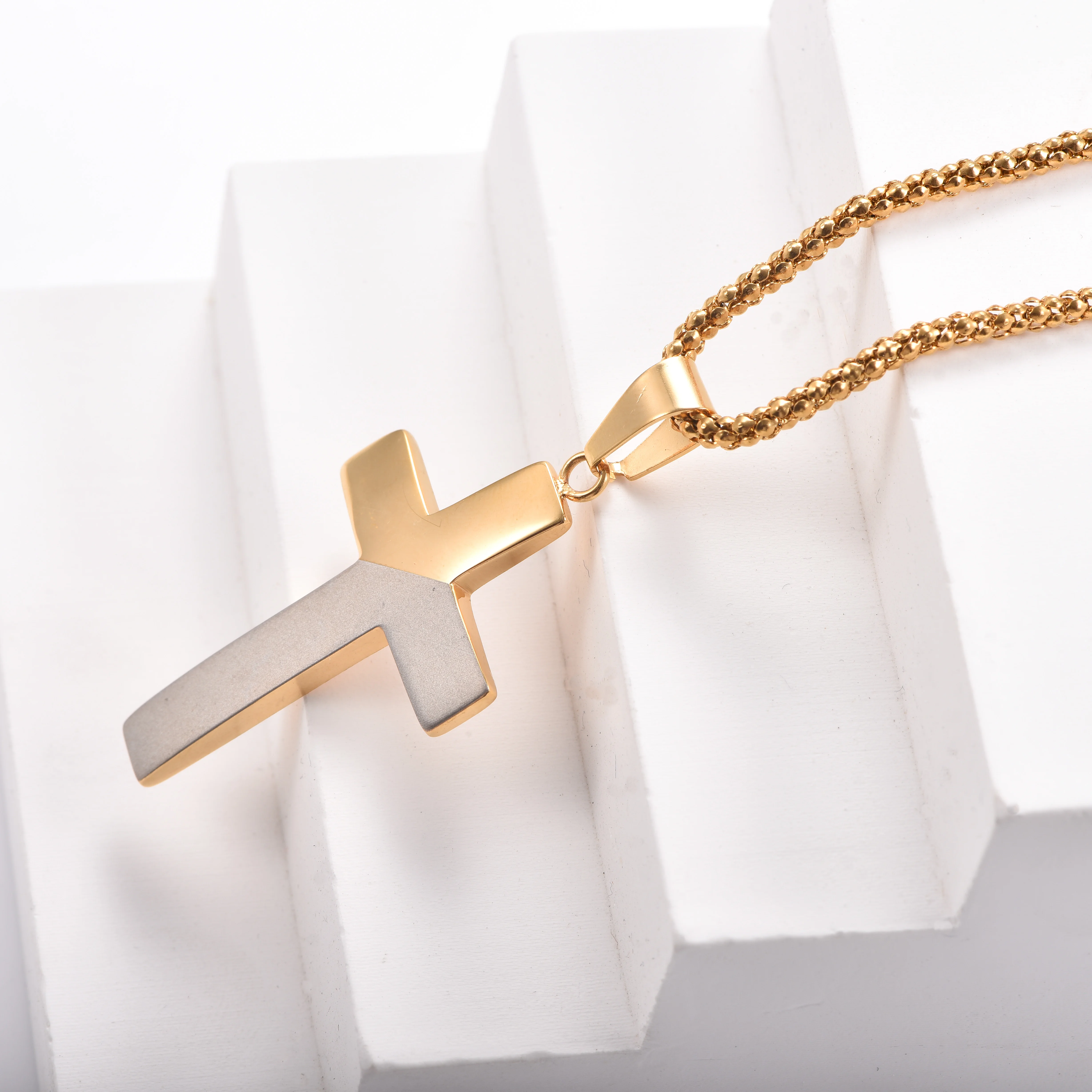 Kreuzanhänger-Halskette für Männer und Frauen aus Edelstahl, minimalistischer christlicher Schmuck, unisex religiöses Geschenk – Detail 5