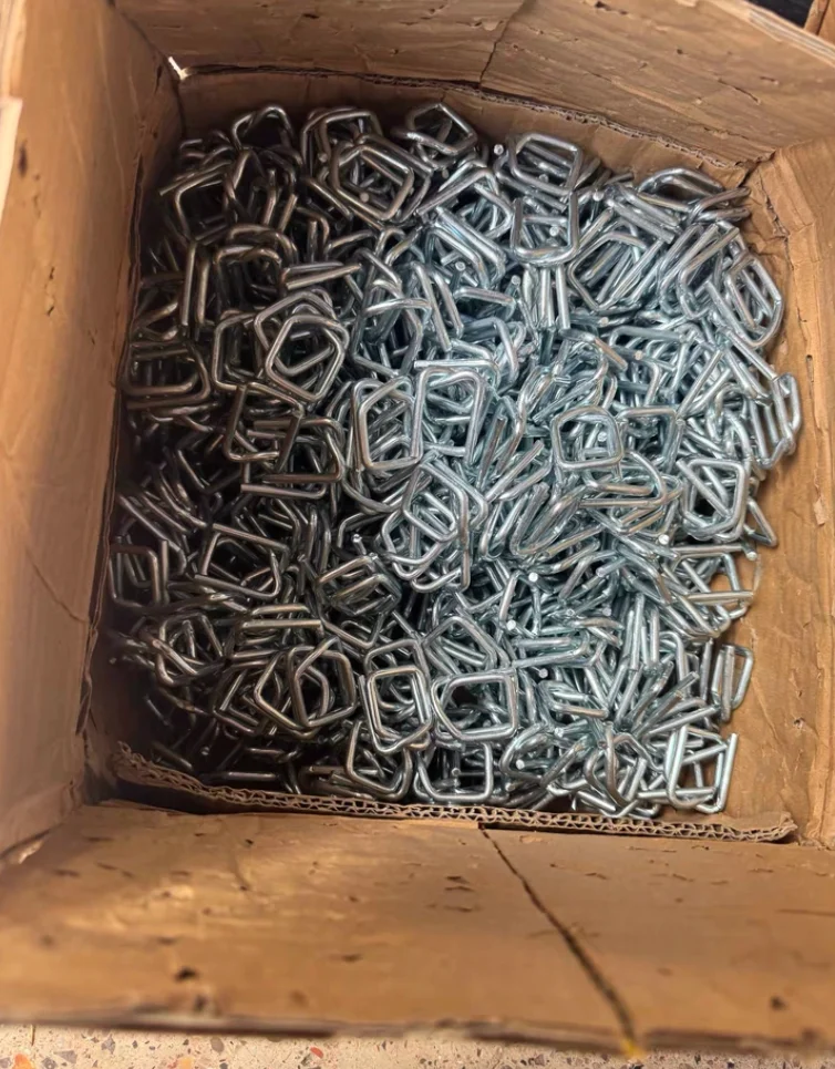 10 sets ，100 buttons and 32mm fiber strap (approximately 350 meters)