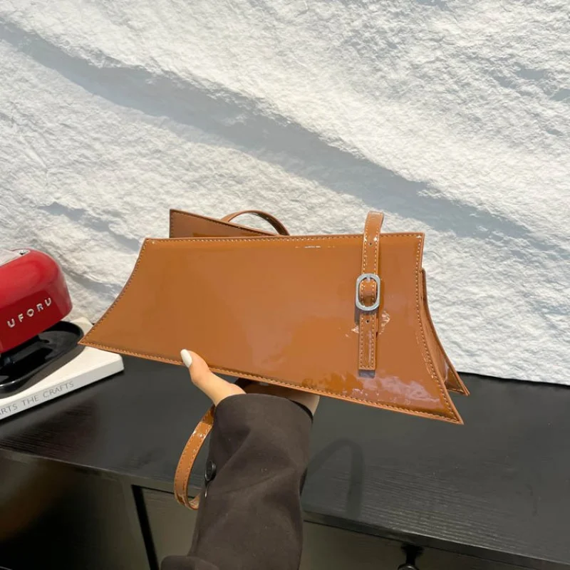 حقيبة ماسنجر نسائية مصنوعة من جلد الماعز تتميز بمظهر يومي عالي الجودة كاجوال أنيق وخفيف الوزن ​