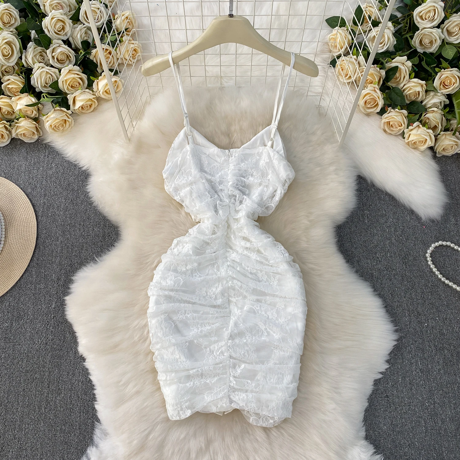 Elegancka sukienka mini w stylu vintage z dekoltem w serek, koronką i ołówkowym kroju. Elegancka, wróżkowa moda koreańska, sukienka letnia w stylu boho, odzież plażowa damska.