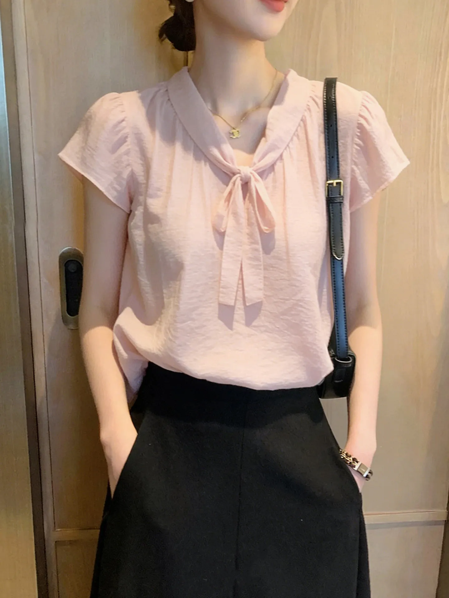 

Korean Style Comfortable Pink Bow Shirt Short Sleeve Women's Fashion Spring Summer Design Age Reduction Personality Versatile...