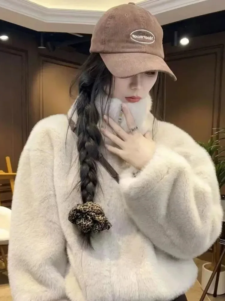 เสื้อโค้ทขนเฟอร์เทียมแบบมีซิป สไตล์วินเทจสำหรับผู้หญิง อุ่นสบายในฤดูหนาว คอตั้ง แขนยาว สไตล์เกาหลี ลำลอง น่ารัก หวานๆ