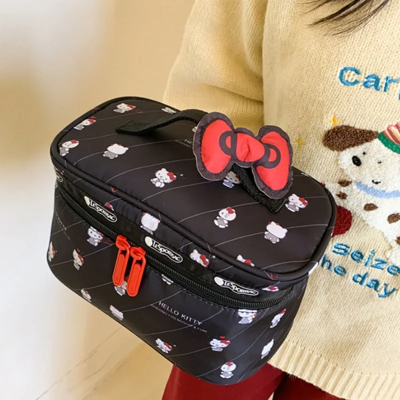 Bolsa de Maquillaje Portátil de Gran Capacidad con Diseño de Hello Kitty, Linda y Moderna, Bolsa de Almacenamiento Simple y Fresca de Hello Kitty