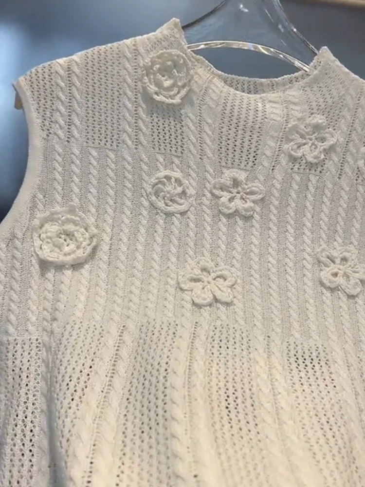 سترة نسائية صيفية 2025 بدون أكمام منسوجة ناعمة وصديقة للبشرة بتصميم زهور ثلاثية الأبعاد أنيقة بأسلوب كوري للعمل #1