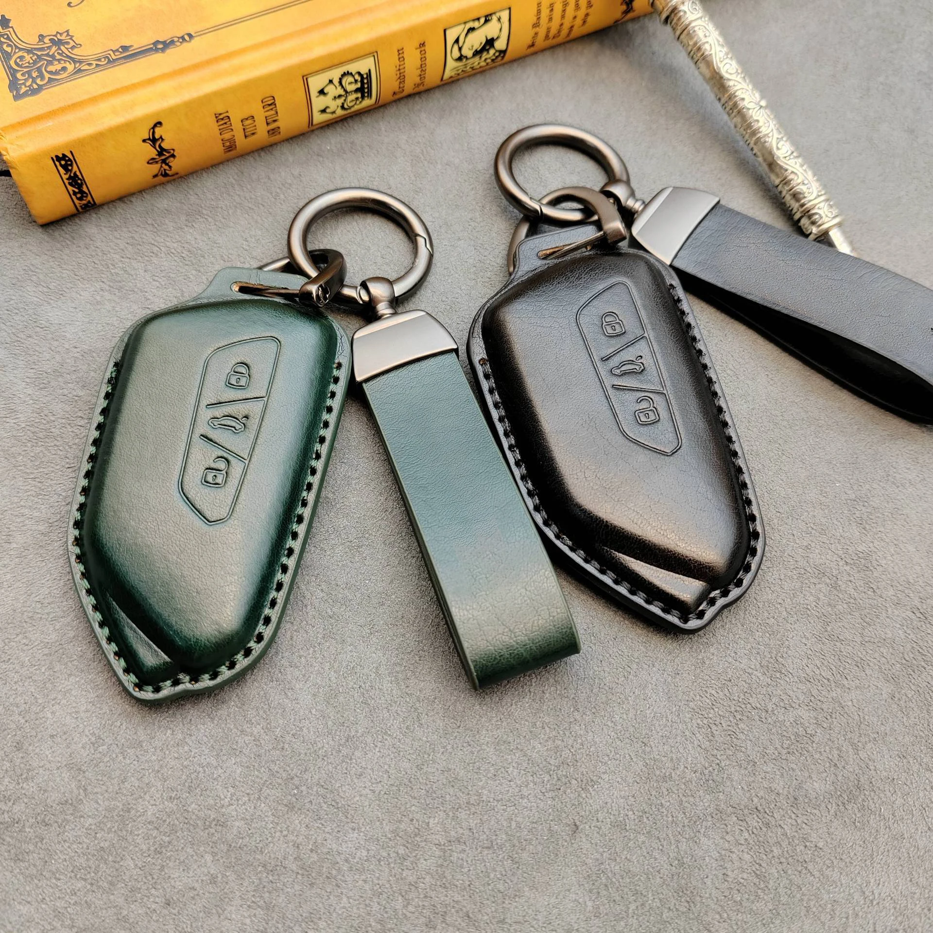 Genuine Leather for VW Volkswagen Golf 8 MK8 2020 2022 3 Button Car Key Case Cover Holder Keychain has for VW Text Accessories