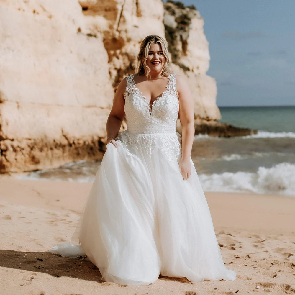 Robe de mariée élégante, grande taille, col en v, sans manches, à lacets, longue, trapèze, avec traîne