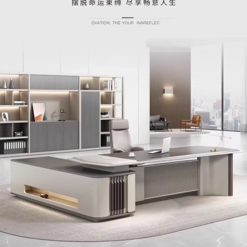 Tavoli e sedie da classe semplici e moderni