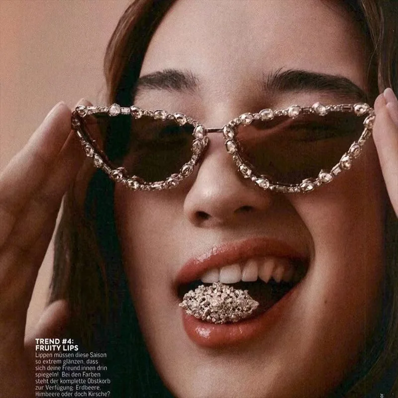 

New Luxury Diamond Sunglasses Men Women Luxury Cat Eye Rhinestone Sun Glasses Trends Personalized Metal Frame Driving Eyewears