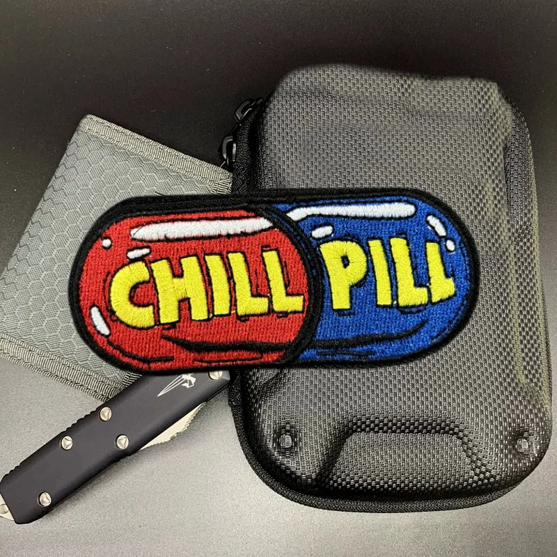 

Blue and Red Calming Pills Embroidery Patch Tactical Morale Badge Hook Loop Military Patches Clothing Armband Backpack Stickers