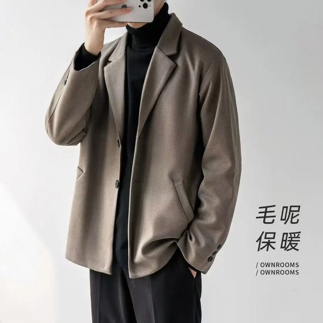 

Пальто из смесовой шерсти для мужчин: фактурное, грубое, неровное, с неровностями, шероховатое, зернистое, песочное, гравийное