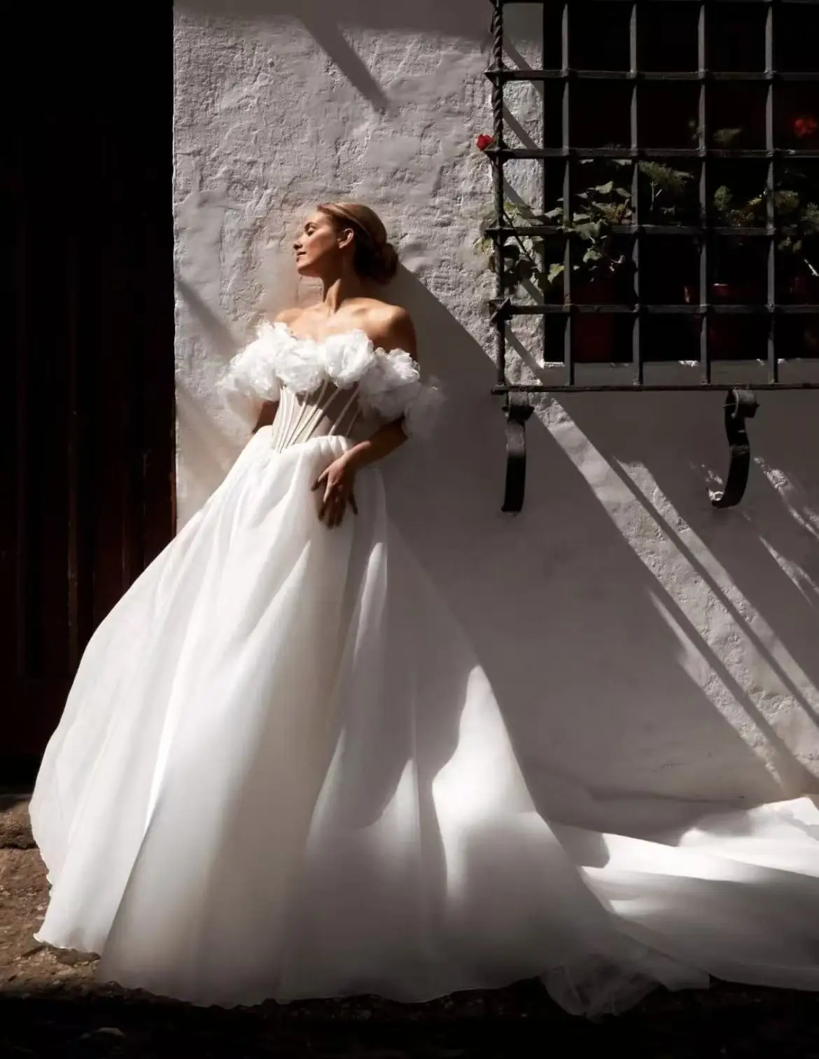 Customized Off the Shoulder Floral Tulle Wedding Dresses A-line Elegant Flower Bridal Gown Soft Strapless Vestidos De Novia