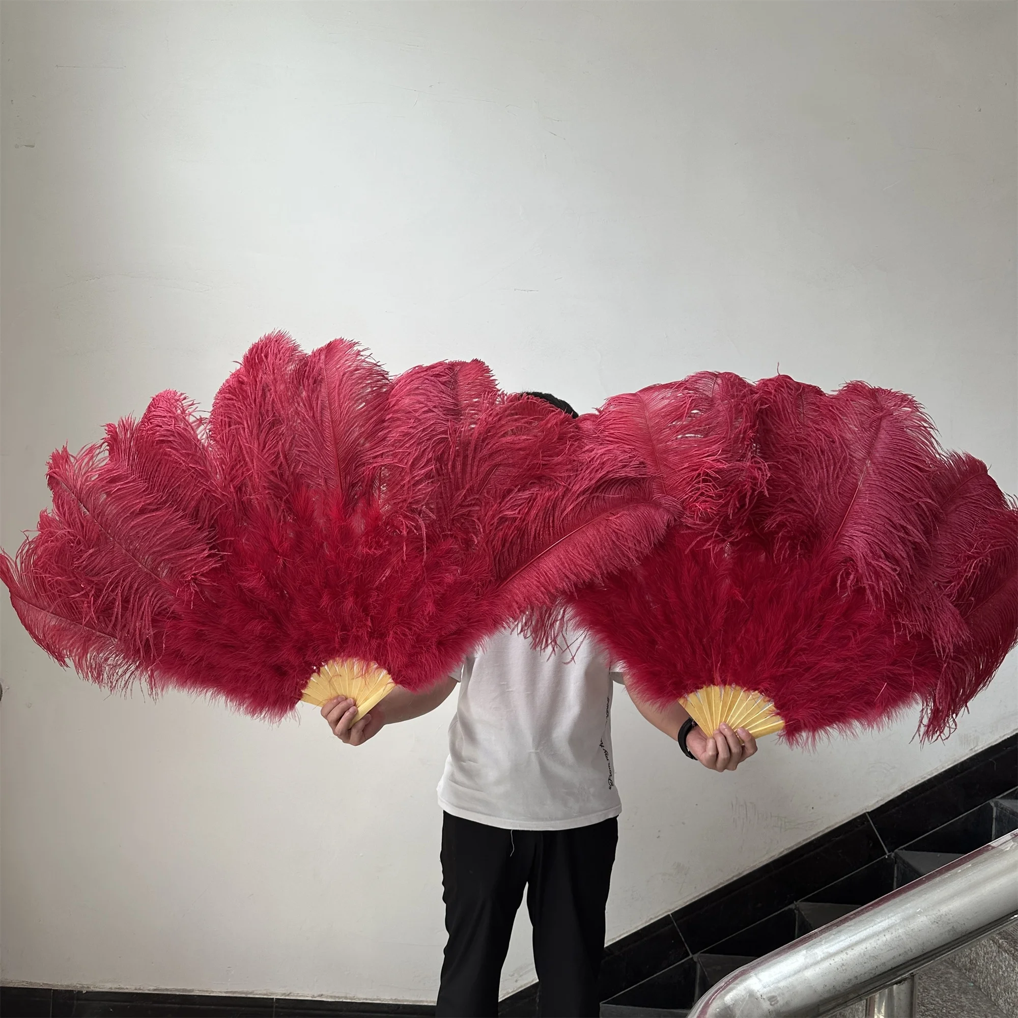 130CM Burgundy Ostrich Feather Fan 13Bone Handheld Dance Fan for Wedding Carnival Party Belly Dance Performance Photography Prop