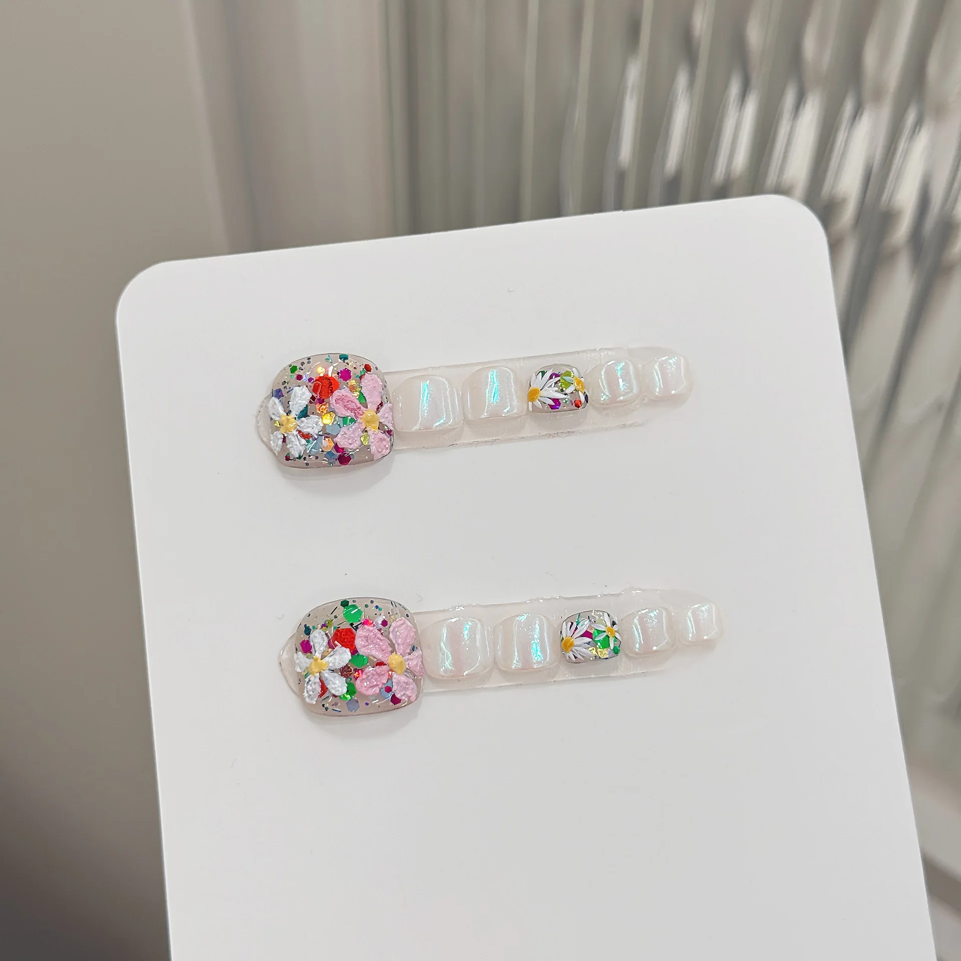 12 قطعة الصحافة اليدوية على أظافر الزهور الملونة لامعة الترتر تصميم أظافر وهمية يمكن ارتداؤها الصيف أورورا أظافر صناعية