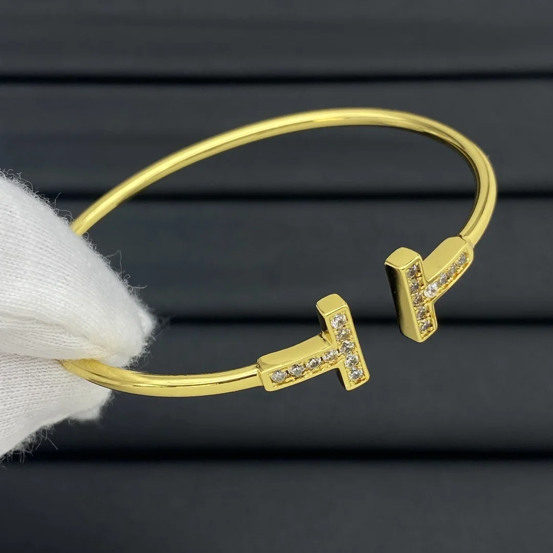 السوار الفضي الإسترليني عيار 925 البسيط هو منتج يومي متعدد الاستخدامات ومتين