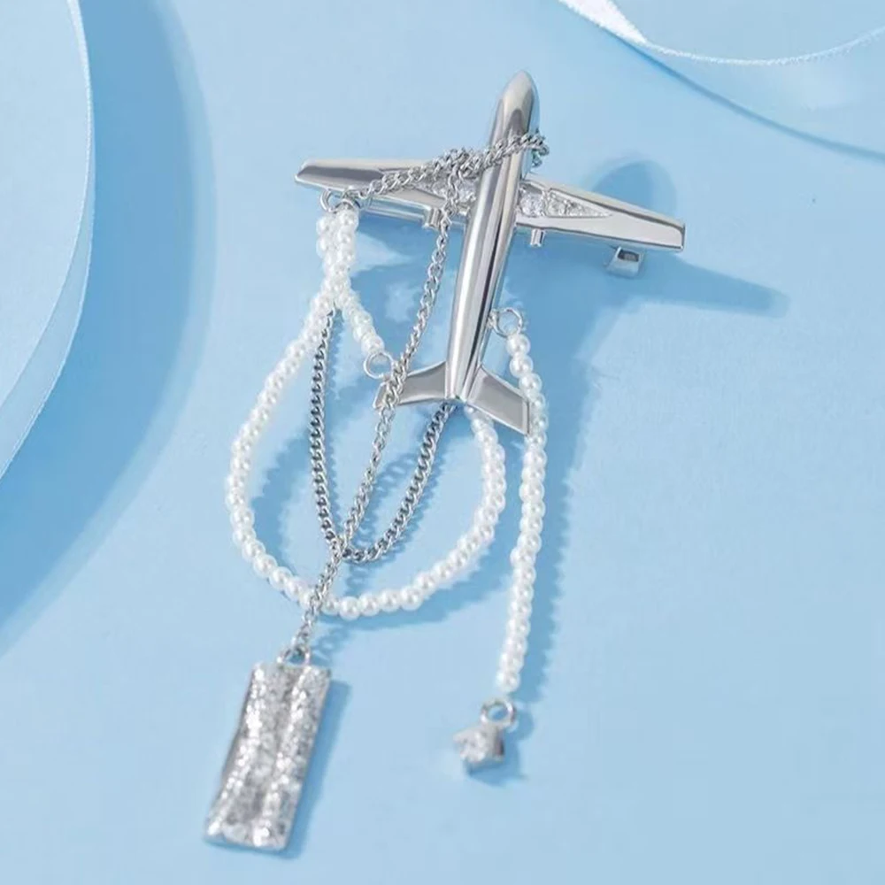 Juego amor y espacio profundo Caleb insignia de Cosplay Meatl avión broche plata Laple Pins cadena de cuentas accesorios de fiesta Unisex