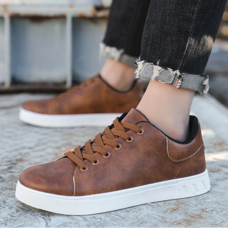 Scarpe classiche in pelle da uomo primavera estate nuova piattaforma All-match alla moda scarpe Casual mocassini Sneakers in pelle britannica scarpe basse