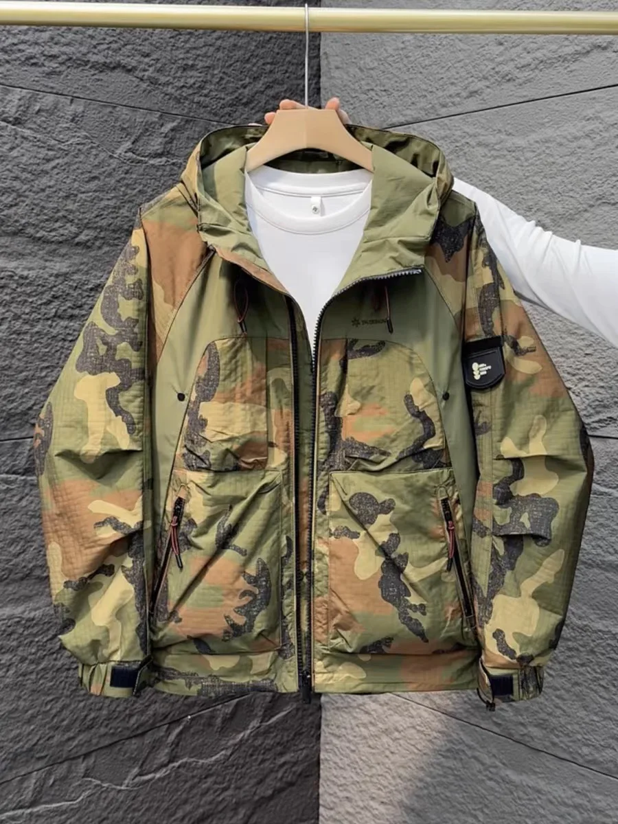 

Autumn New Men's Loose Camouflage Jaet Outdoor Casual Hooded Workwear Faionable Breathable Multi-ket Zipper Closure