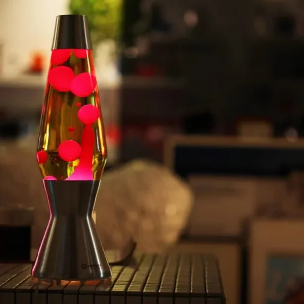 Modern European X-Men Wolverine Lava Lamp Creative Volcano Conical Bottle Wax Aluminum Body Jellyfish Night Use