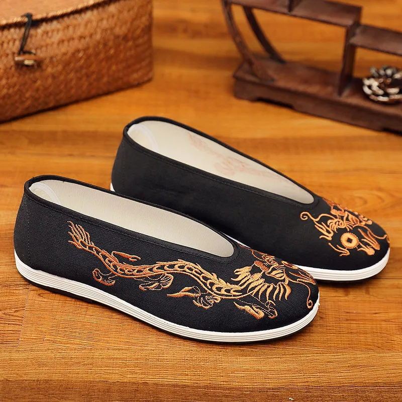 Vintage จีน Kung Fu รองเท้าเก่าปักกิ่ง Breathable เย็บปักถักร้อย Retro Mens Casual รองเท้าสีเหลืองสีดำมังกรจีน Flats