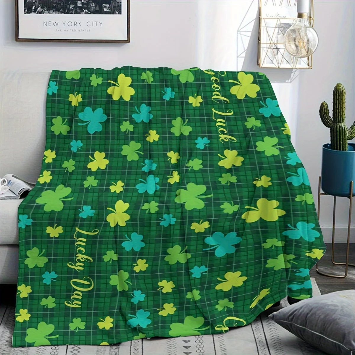 1pc Four-leaf Clover Flannel Blanket, Bed, Office, Home, Outdoor Camping, Shawl Cover Legs, Multi-purpose Comfortable Soft Blank