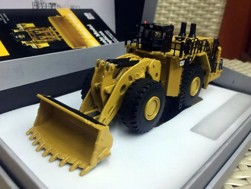 994K Wheel Loader Elite 1:125 Scale Metal Model By DieCast Masters DM85535