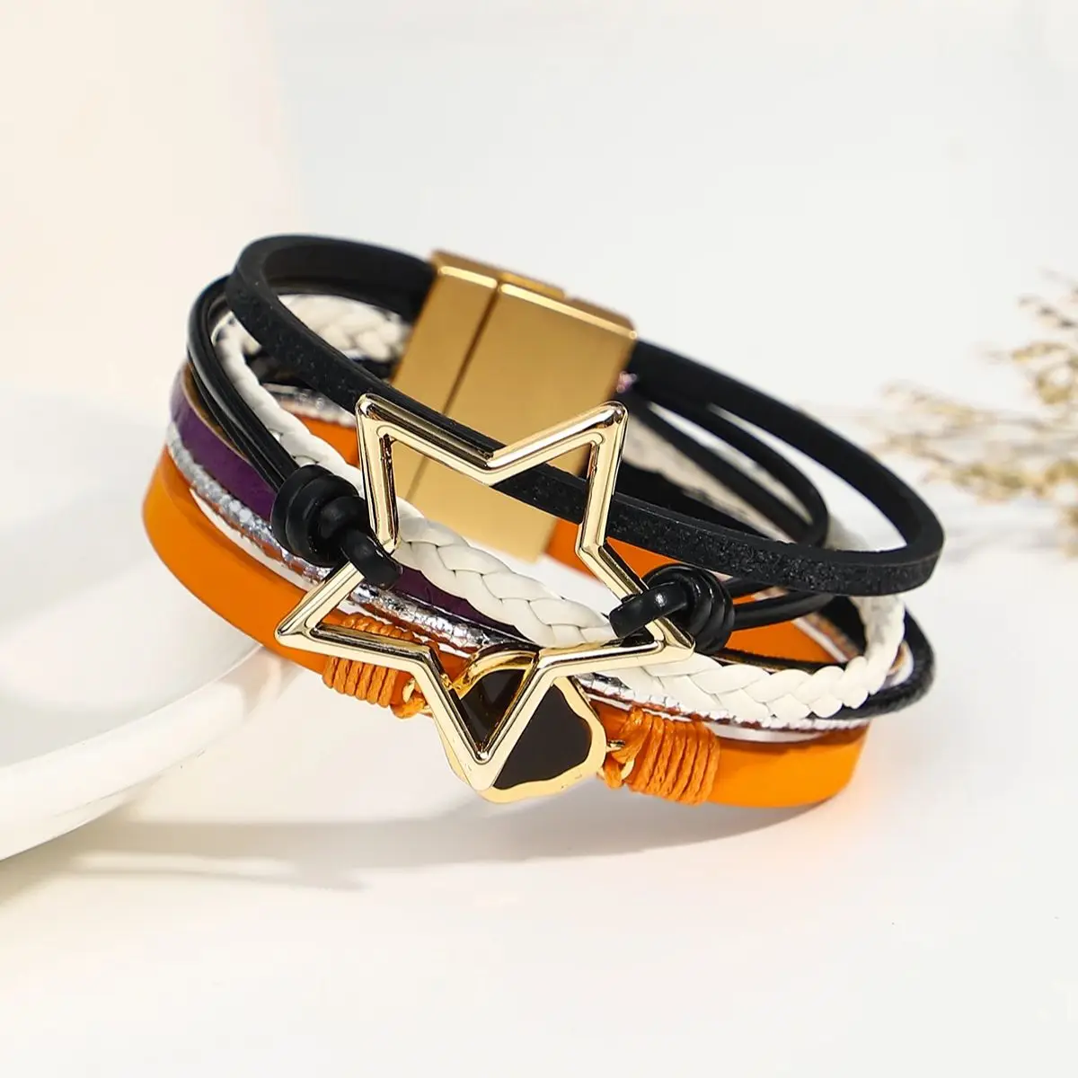 Amorcome 펑크 에나멜 참 여성을위한 중공 스타 가죽 팔찌 남성용 땋은 다층 랩 팔찌 파티 쥬얼리 Femme Gift