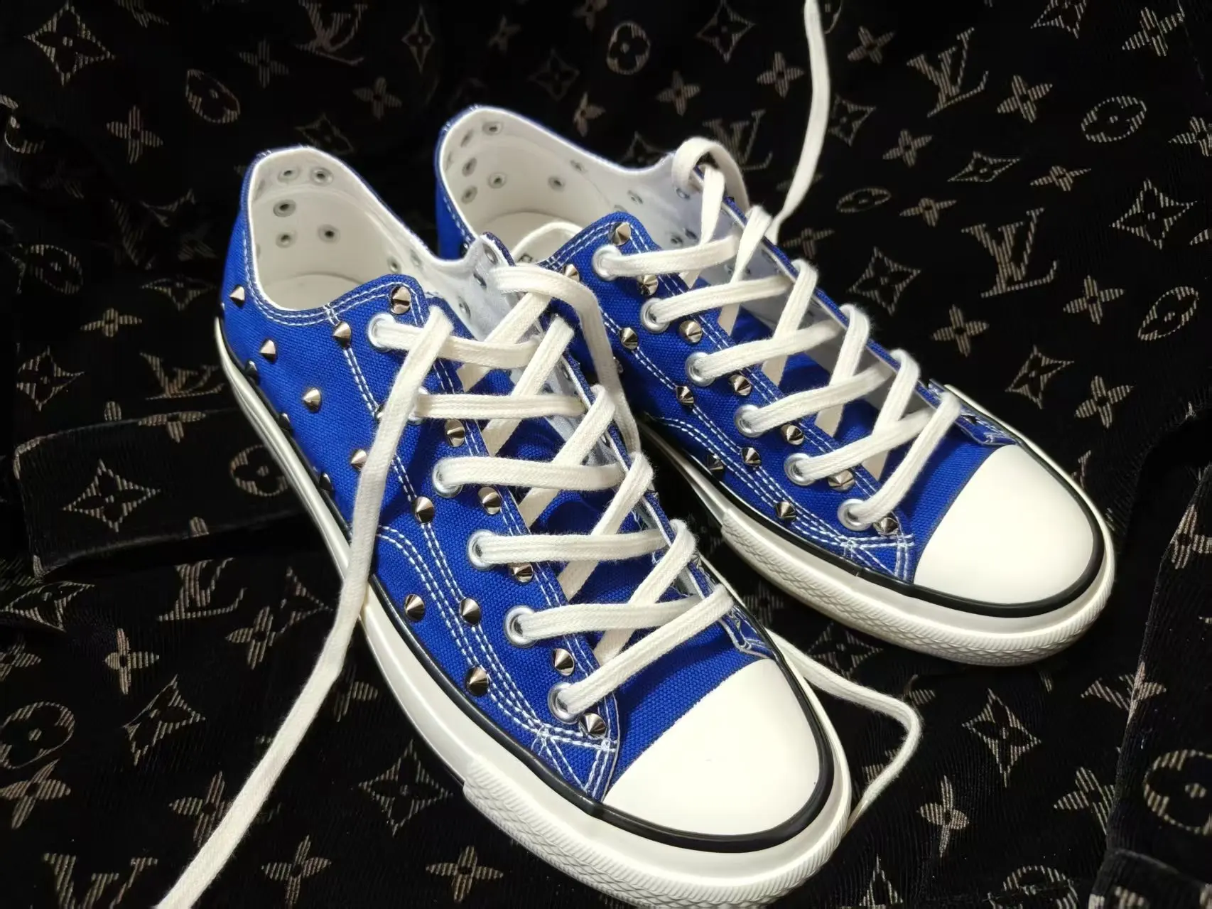 

Blue heavy Industry low-top rivet canvas shoes, custom-made large-sized casual sports women's shoes 35-44