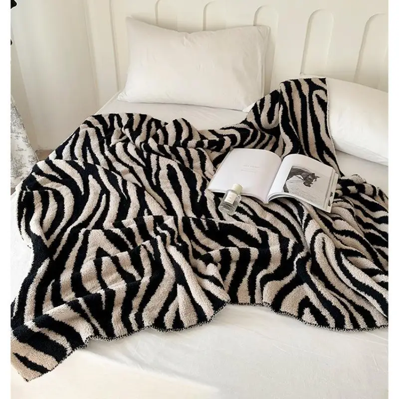 Premium zebra pattern sofa blanket half fleece office siesta siesta aviation blanket decorative blanket