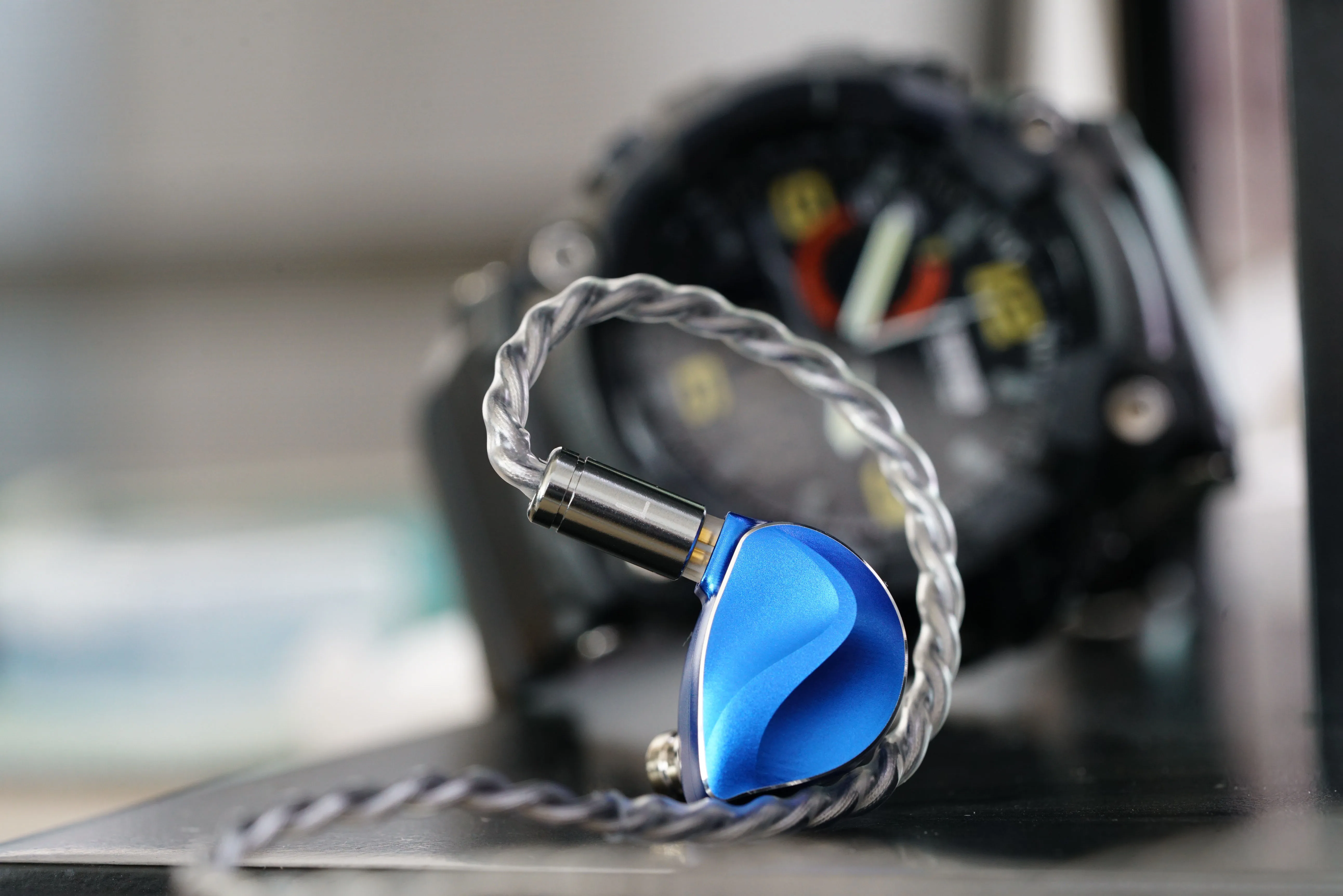 سماعات أذن شتوية فائقة داخل الأذن من angelear & BQEYZ سماعات أذن 1DD + 1BC عالية الدقة بسائق ديناميكي مع شاشة توصيل عظمة سماعات رأس سلكية