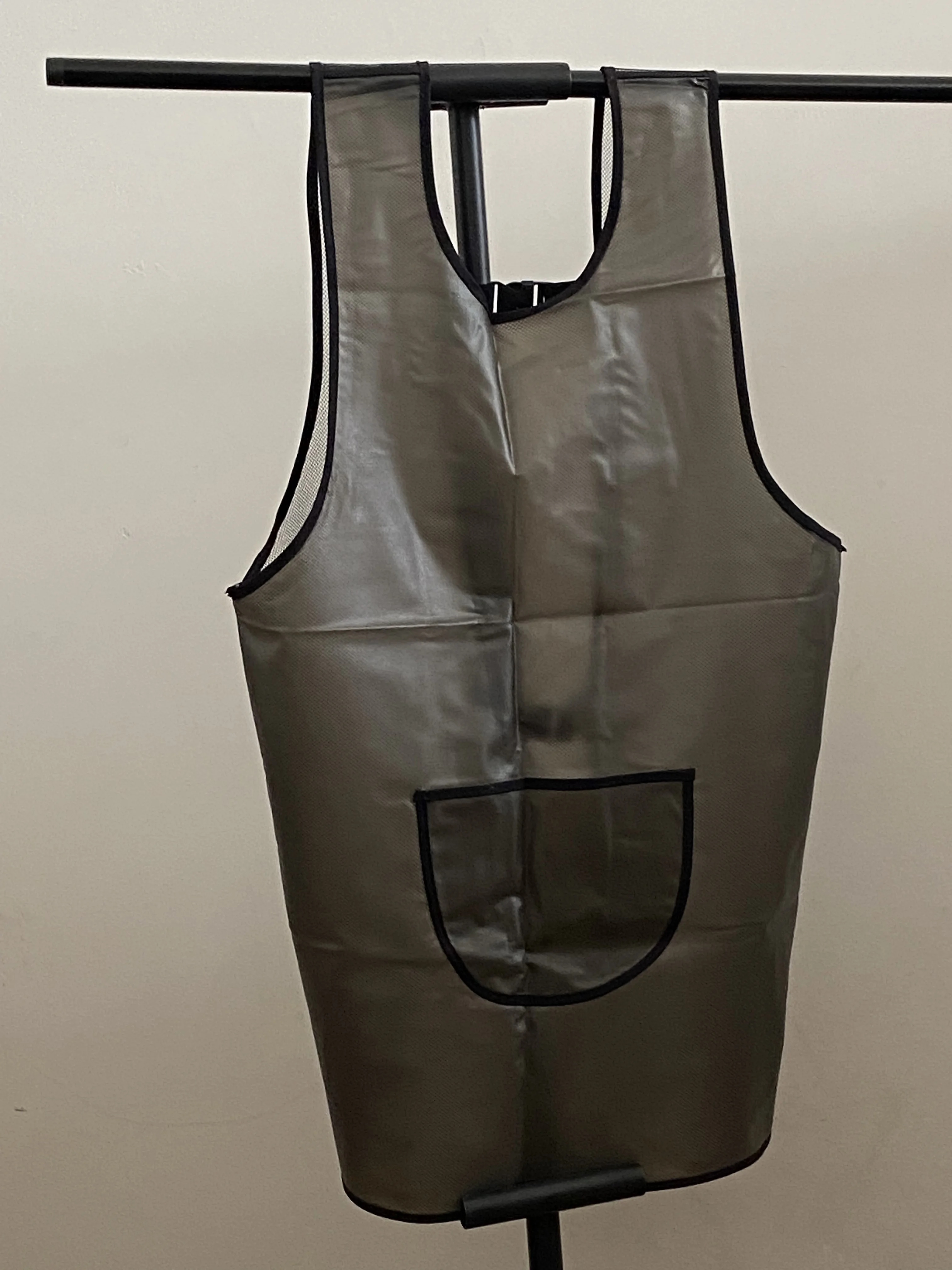 

Mesh Back Apron for Hairdressers Barber Assistants Pet Grooming Breathable Net Back Professional Waterproof Salon Smock Cape