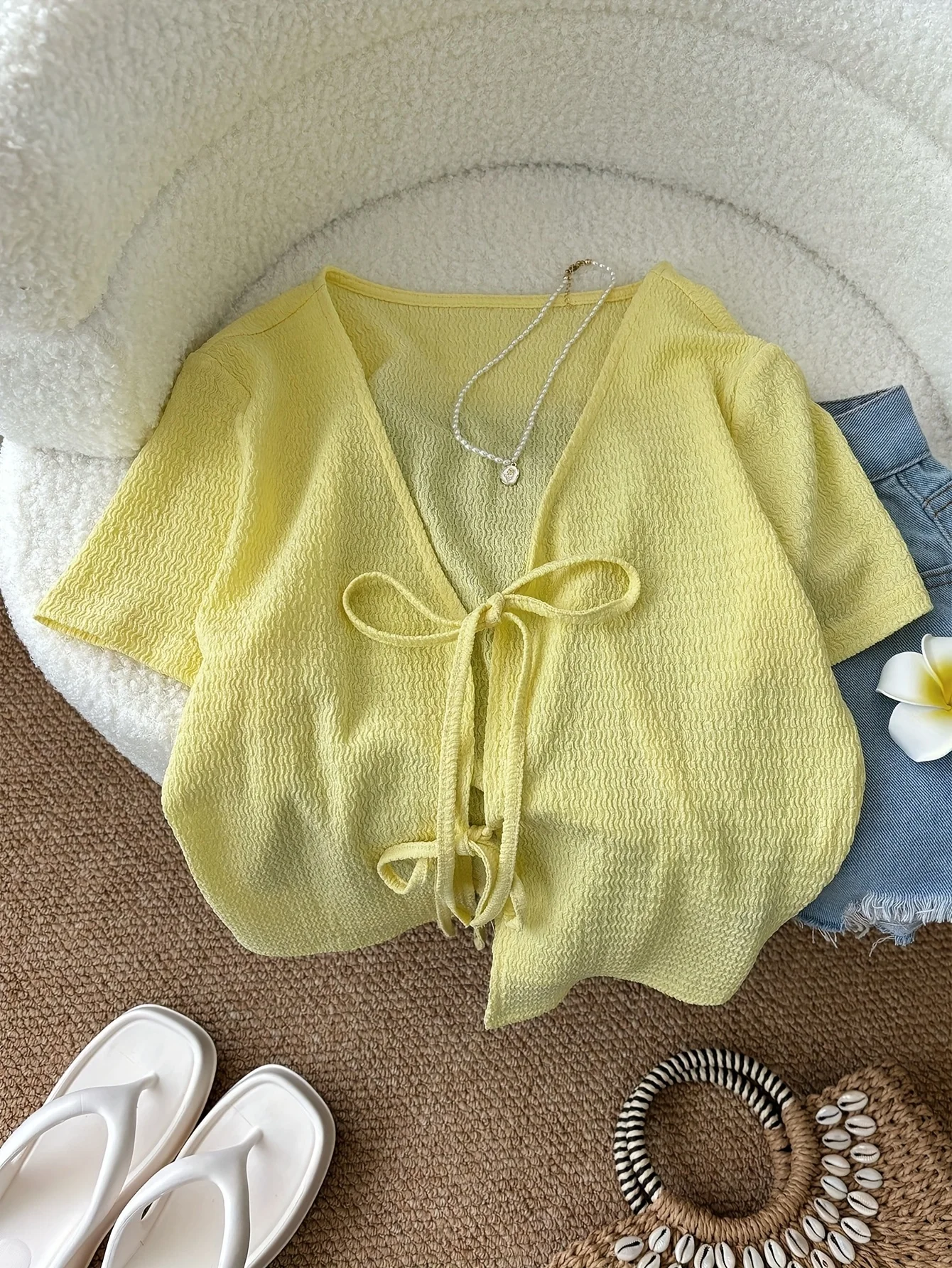 Women's light yellow knit short-sleeved top with front tie, sexy, cute