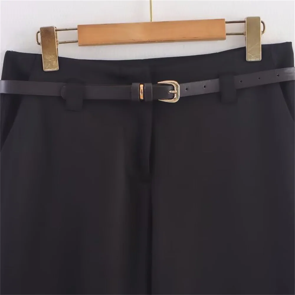 新しい女性の服装スタイルは、ベルトとロールエッジが特徴のシンプルなカジュアルなストレートレッグパンツです。