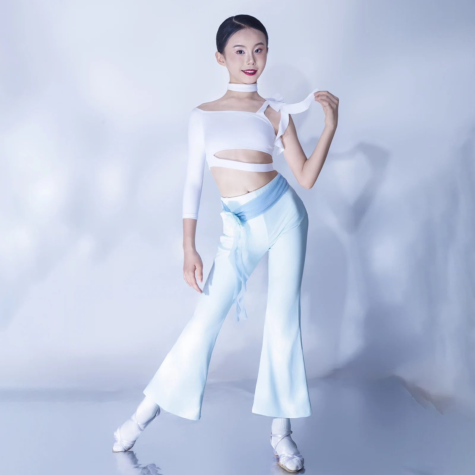 

Kids Latin Dance Costumes Hollow Top Bell-bottom Performance Stage Costumes Chacha Samba Dance Clothes Competition Wear DQL10811