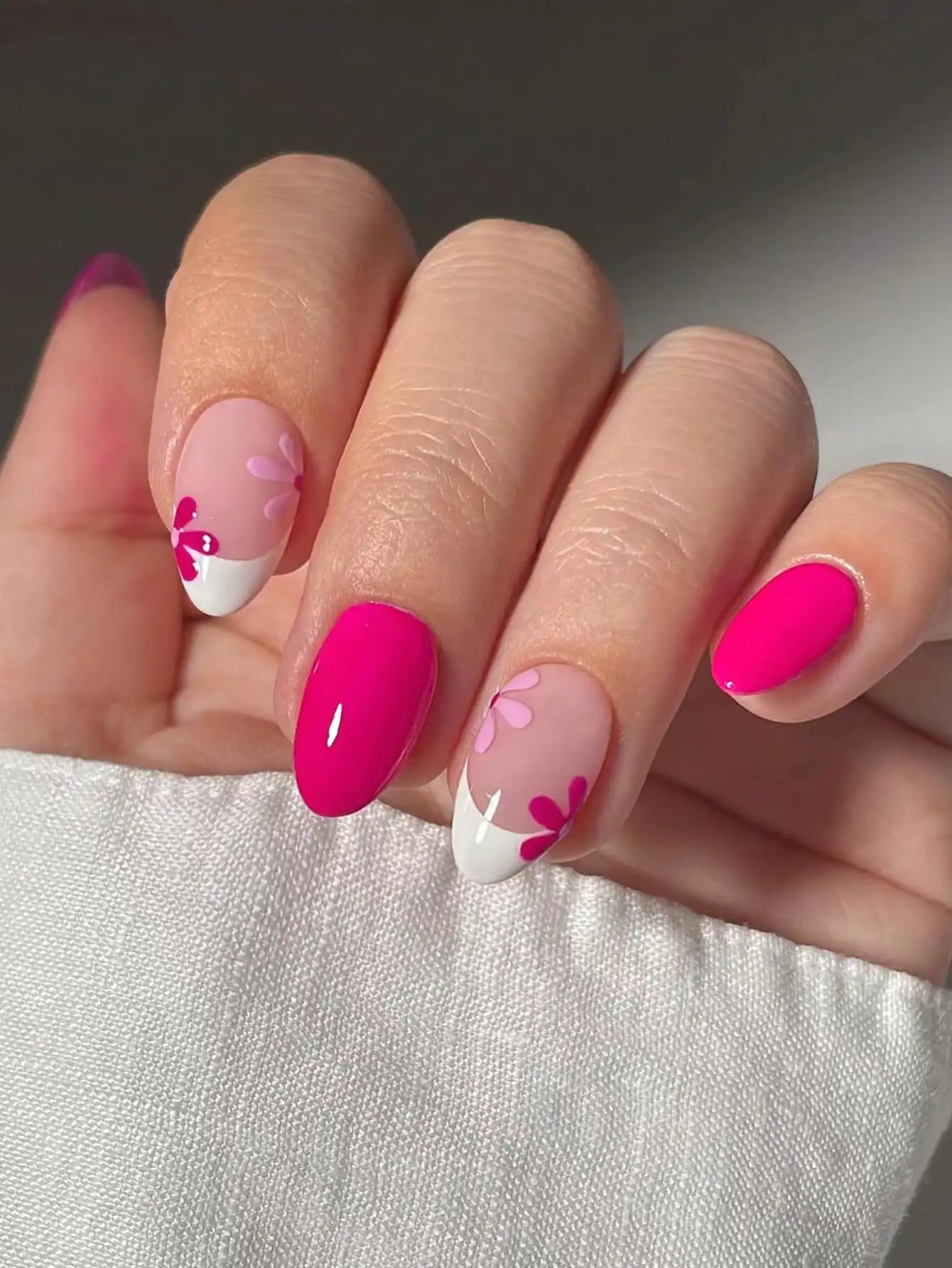 

Bestselling24Pcs Macaron Flower French Oval Press on Nails Set