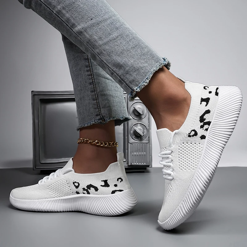 Nowe damskie buty wulkanizowane Wysokiej jakości damskie trampki Slip On Flats Shoes Women Loafers Plus Size 42. Walking running sports