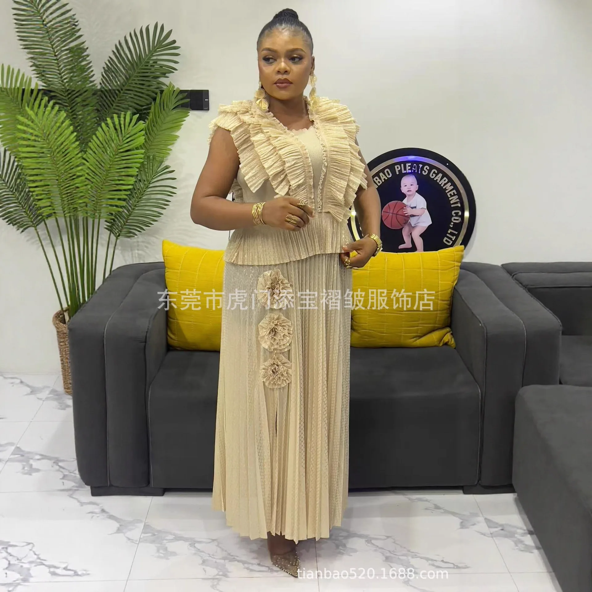 

Miyake Pleated Skirt Suit for Women 2025 New Gold Stamping Decal Spliced Sleeveless Top + Skirt Large Size Two-piece Set