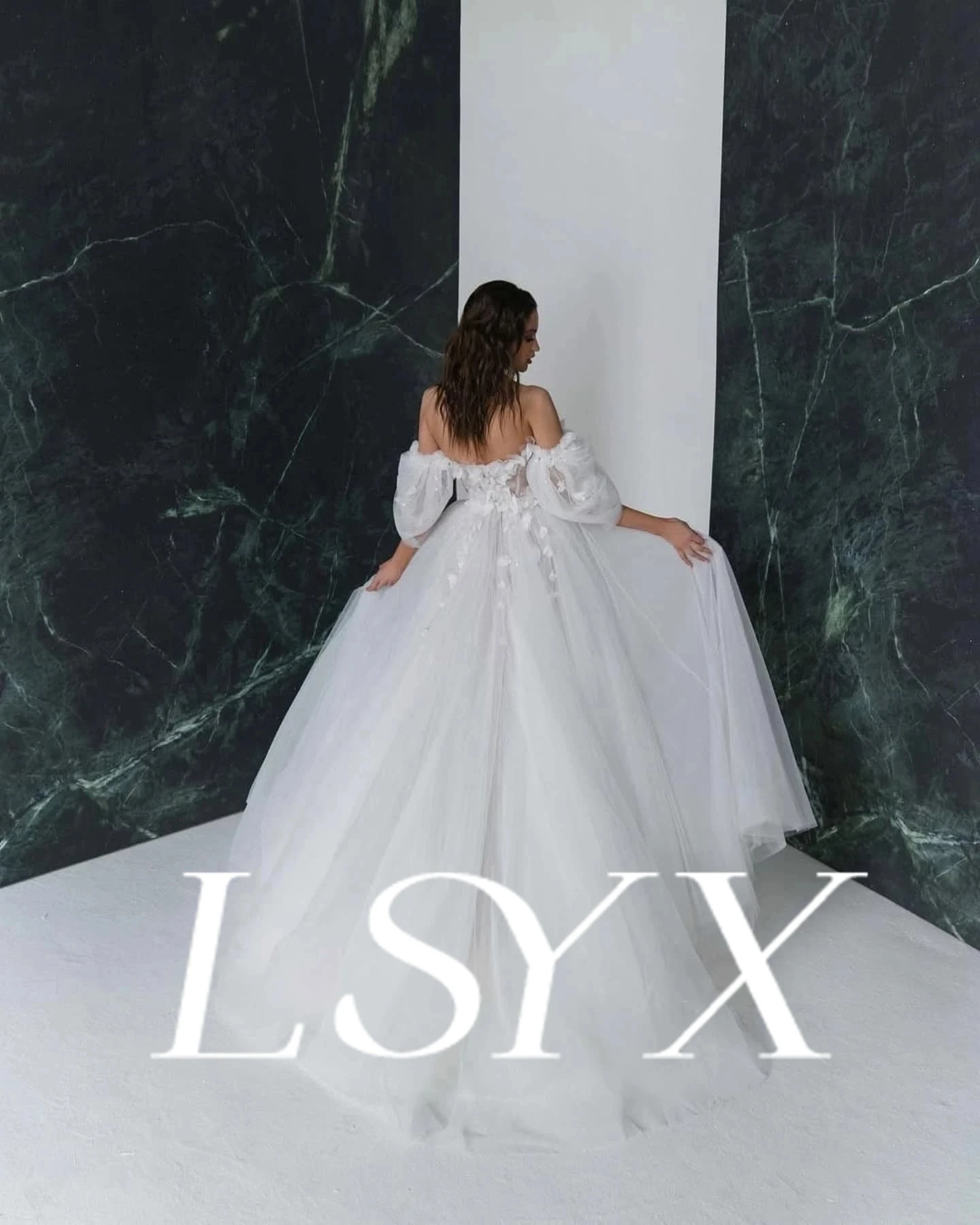 LSYXカスタムオフショルダーディープVネックパフスリーブ3Dフローラルアップリケチュールボールガウンハイ スリットロングトレーンエレガントローマン