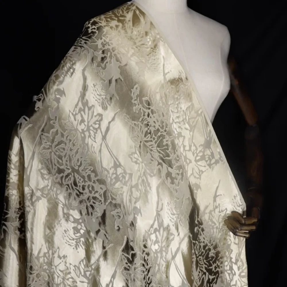 Gaya Modis Bunga Kuning Kualitas Bagus Harga Diskon Kain Sutra Perasaan Lembut untuk Pakaian Gaun Musim Semi Yang Bagus