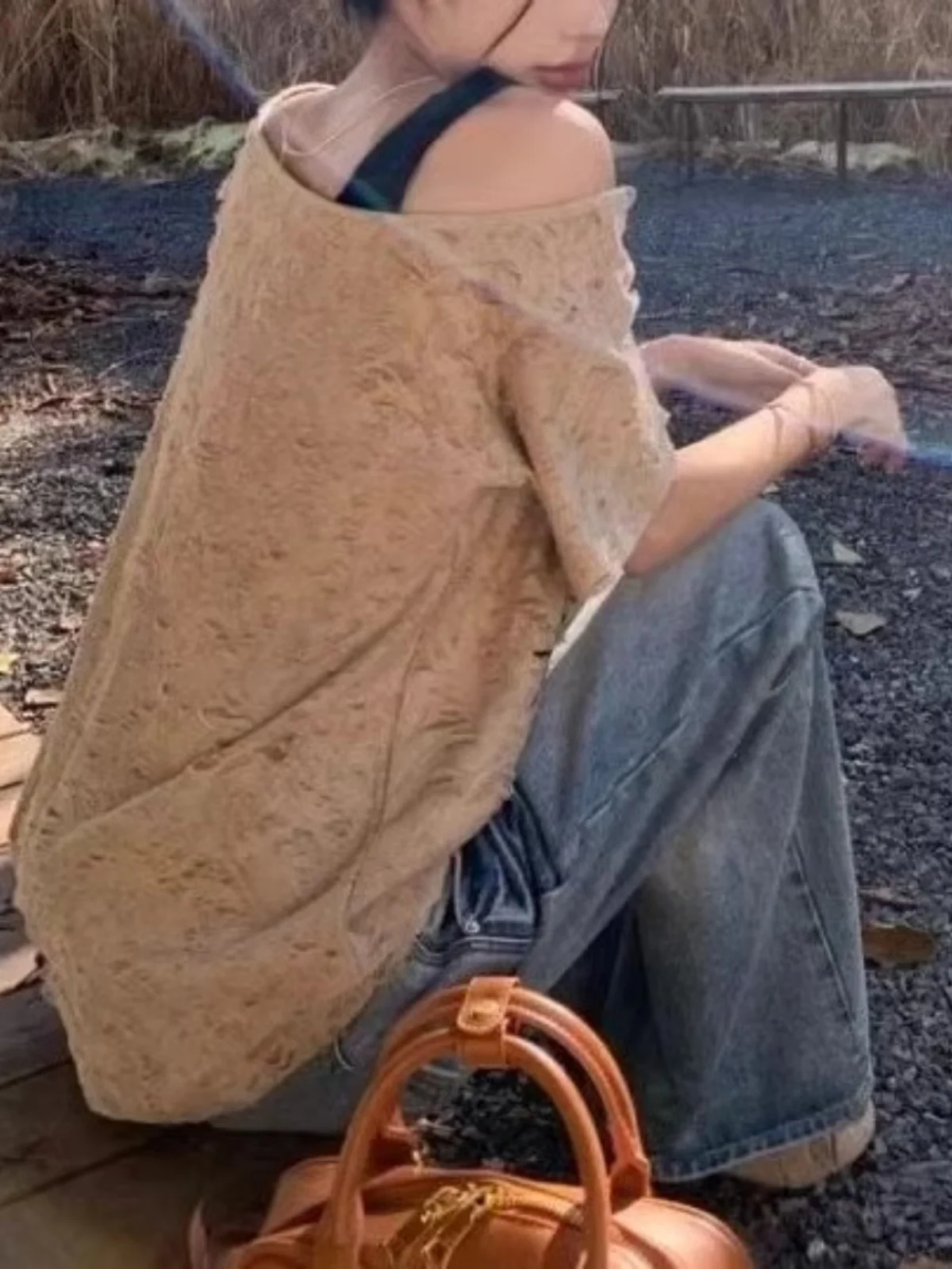 Damska bluzka z odkrytymi ramionami, kwiatowy wzór, plisowana, krótki rękaw, styl uliczny, regularny krój, letnia, odprowadzająca wilgoć, poliester.