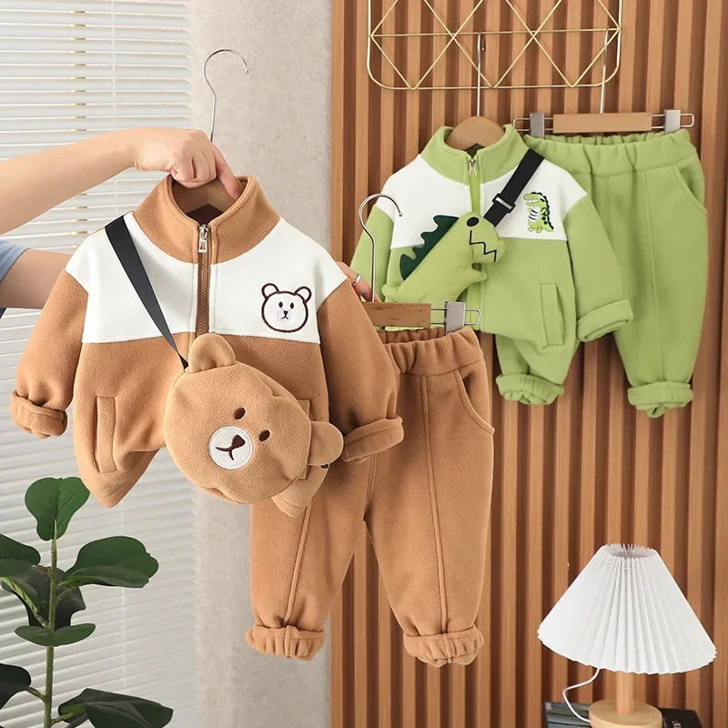 

2024 Children Boy Autumn Winter 3PCS Clothes Set Bear Spliced Zipper Coat Solid Pant Dinasour Bag Baby Boy Suit Kids Boy Outfits