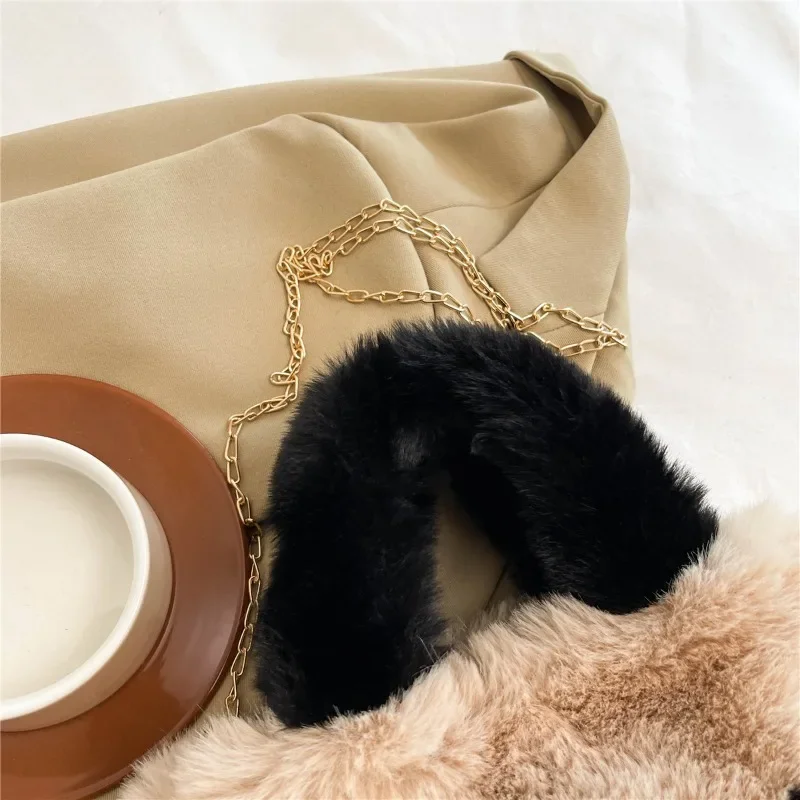 High End Niche Shoulder Bag 2024 Autumn and Winter New Fashion Versatile Chain Shoulder Bag Chinese Cute Eye Hugging Panda Bag