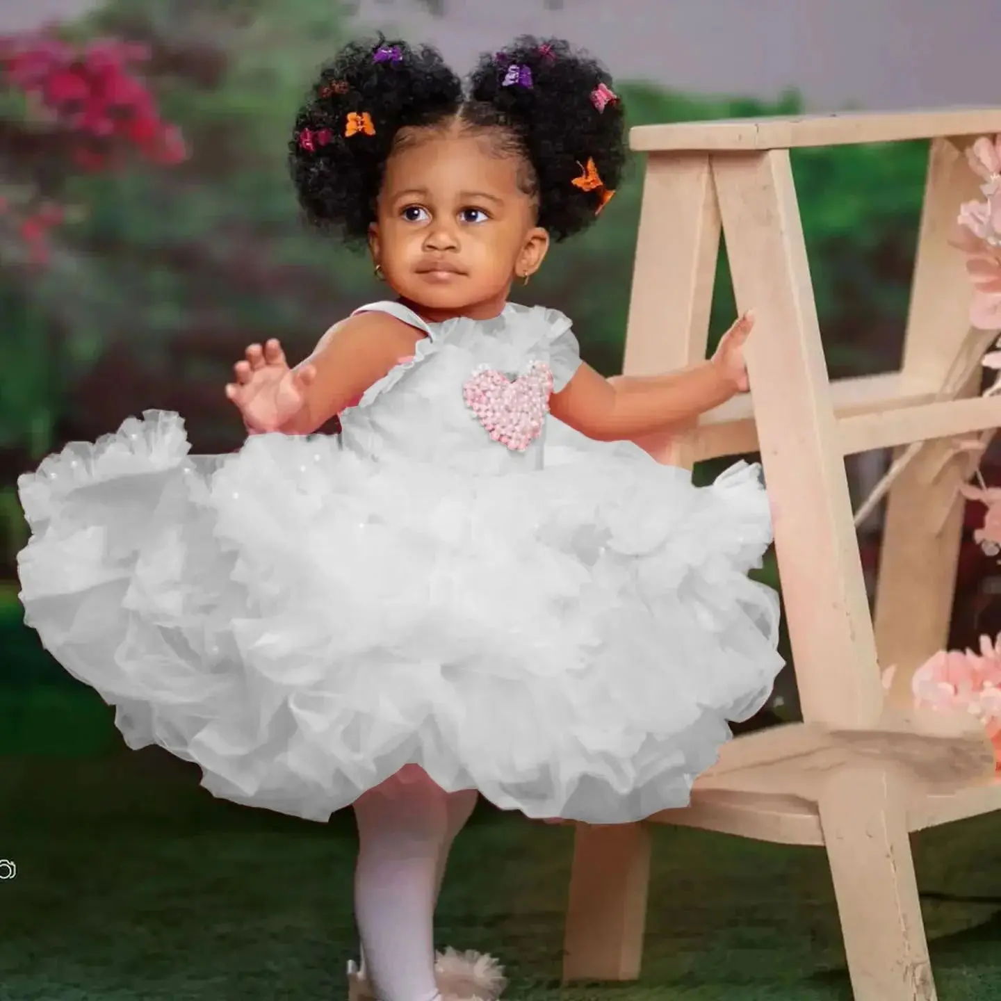 Splendido ed elegante vestito da bambina con paillettes, manica a mosca, vestito da spettacolo di bellezza, fiocco grande, costume da festa di compleanno di un anno