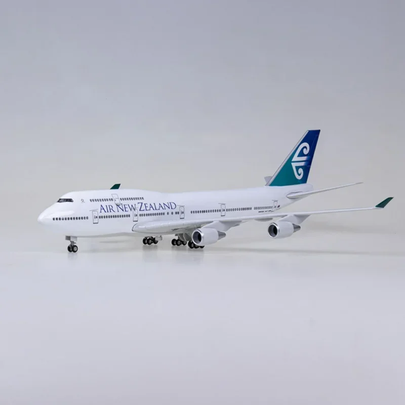 

1/150 Scale 47CM Resin Airplane Model toys B747 New Zealand Airlines Aircraft Model with Light and Wheel Landing Gears Plane Toy