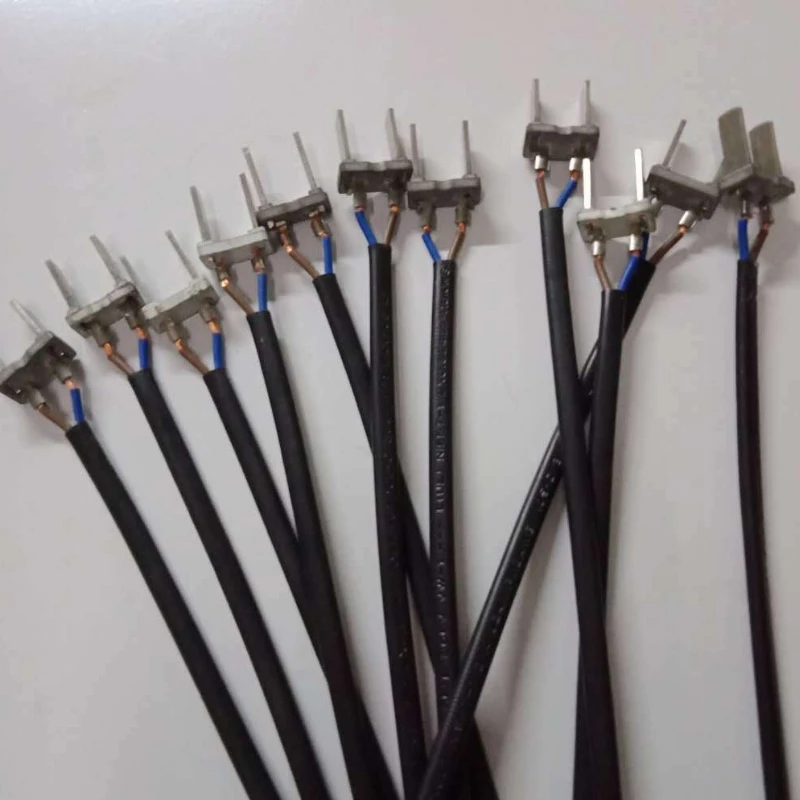 Attrezzatura automatica per la produzione di cavi con macchina per crimpare cavi a 3 pin con alimentazione a piastra vibrante e terminale di punzonatura