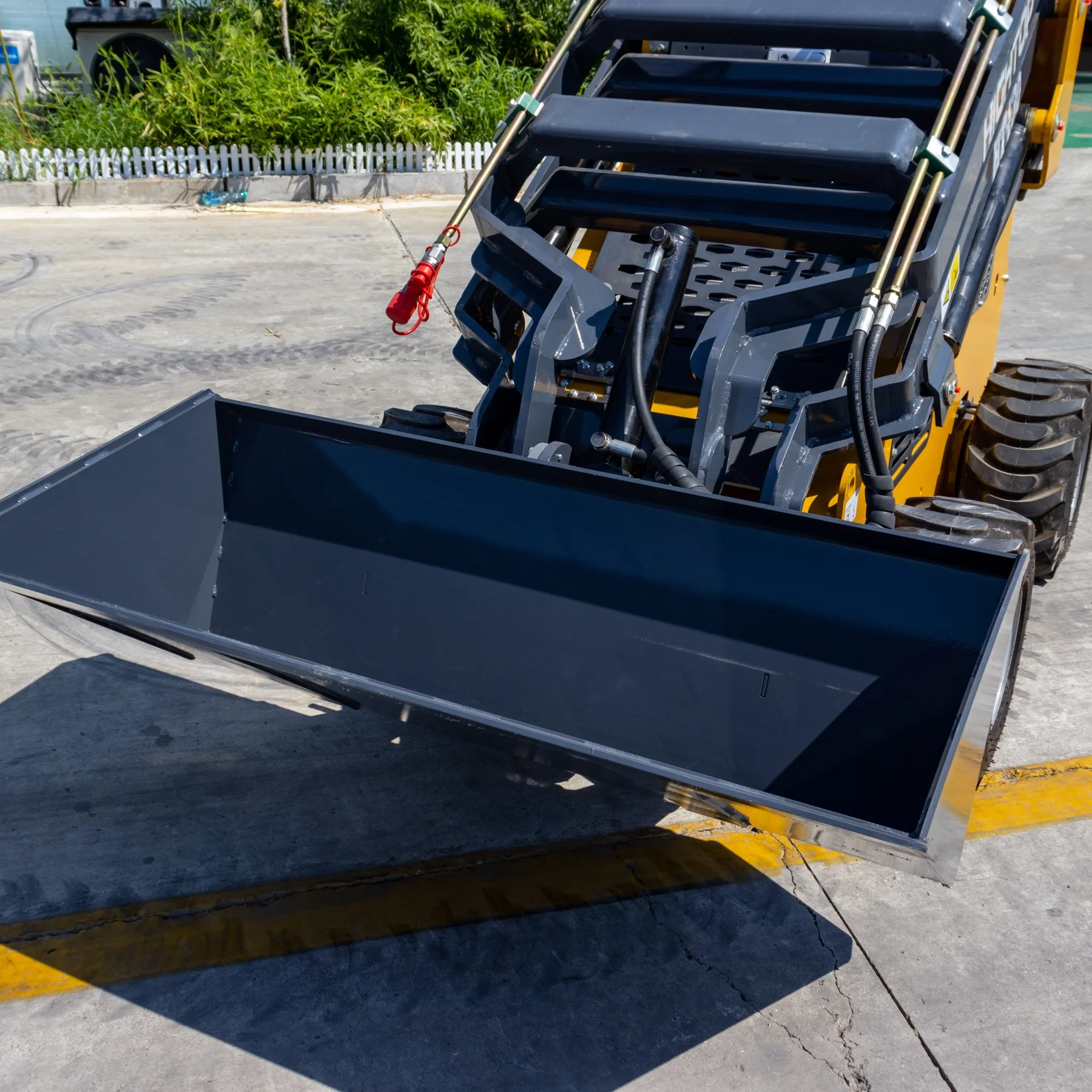 Factory Price Hydraulic Skid Steer Loader Multi-Purpose Four Mini Wheel Loader Customized Fast Operating Speed Skid Loader