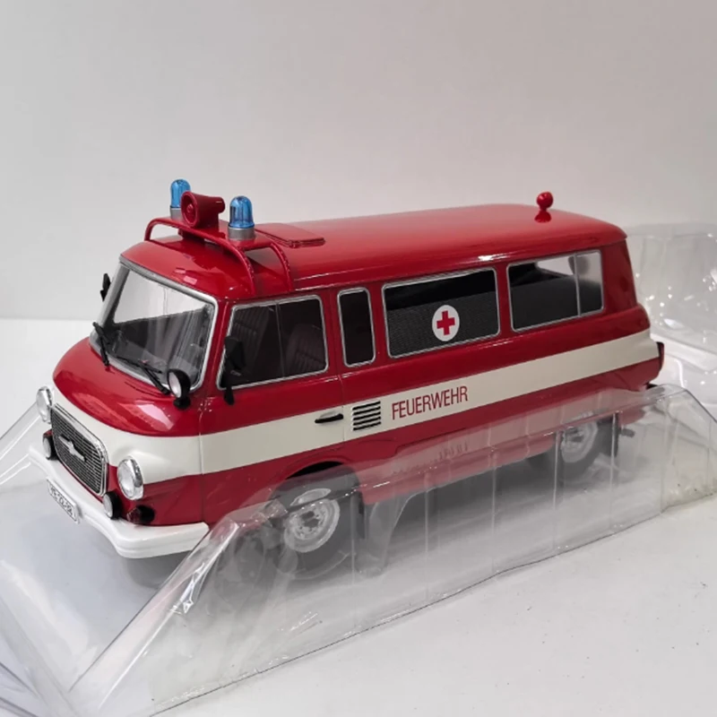 

MCG масштаб 1/18 B 1000, красный сплав, имитация модели автомобиля, статическая коллекция, украшенные праздничные подарки, игрушки, сувенирный подарок